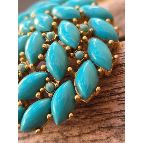 Vintage CROWN TRIFARI Faux TURQUOISE Gold Tone Pin Brooch, 2 inches - Picture 4 of 8